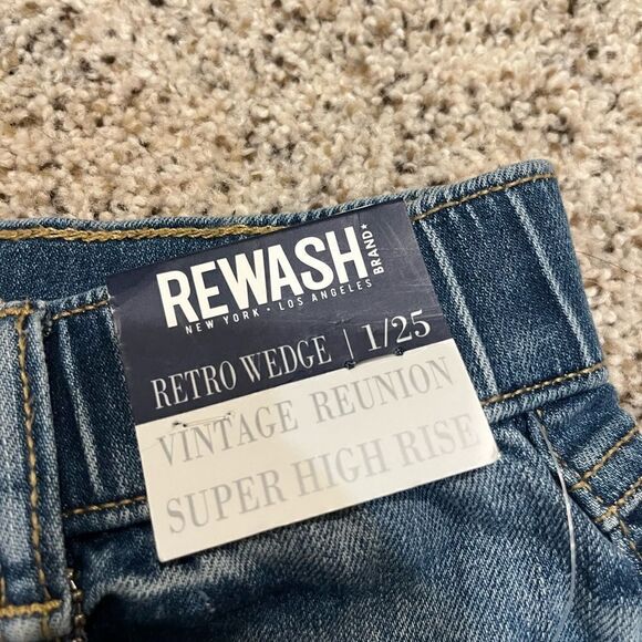 Rewash high waisted jean shorts NWT - Picture 4 of 4